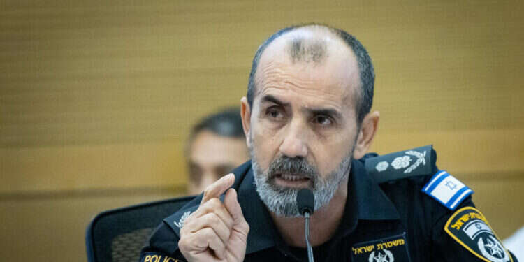 מפכ המפכ״ל: "משרד האוצר מתכוון לפגוע בשכר השוטרים". האמנם?