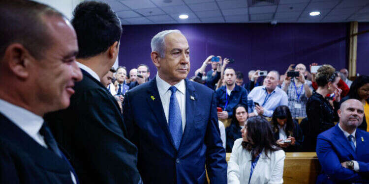 ראש הממשלה בנימין נתניהו בבית המשפט לפני עדותו. צילום: חיים גולדברג - פלאש 90