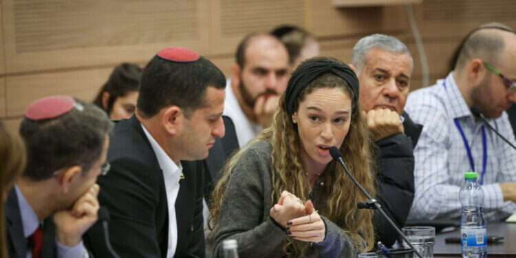אביטל אשתו של הנגד א' העצור. צילום: דוברות הכנסת - נועם מושקוביץ אשתו של א' הנגד: "מחבלים צועקים לו 'המדינה בגדה בך'"