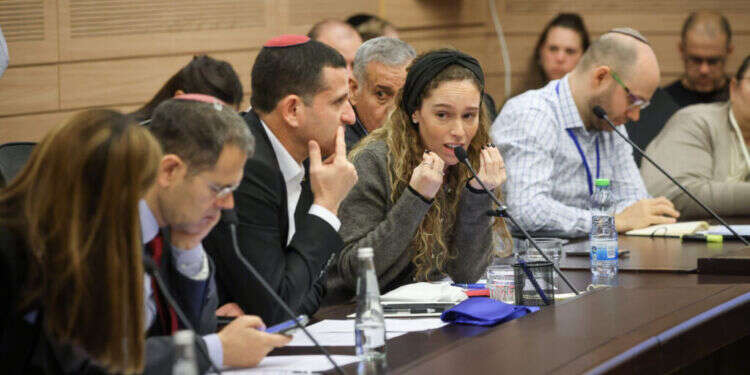 אביטל אשתו של הנגד א' העצור. צילום: דוברות הכנסת - נועם מושקוביץ אשתו של א' הנגד: "מחבלים צועקים לו 'המדינה בגדה בך'"