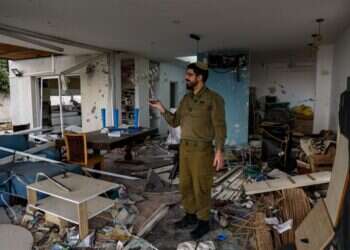 ביקור בביתי החרב: אפשר לכבס את הבובות, לא את הטראומה