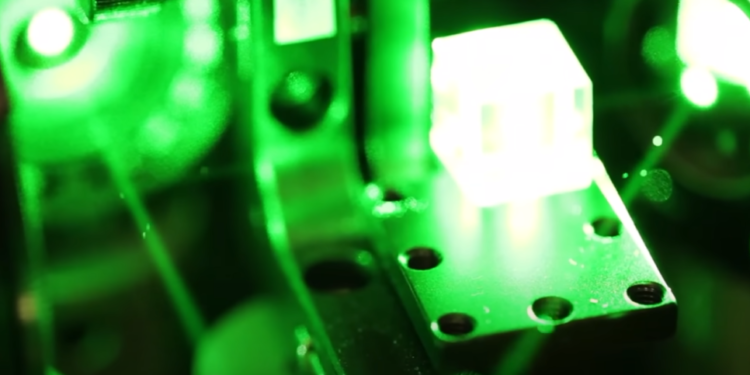 ניסוי קוונטי, אילוסטרציה - צילום מסך מיוטיוב לסיים לפני שמתחילים: מדענים זיהו "זמן שלילי" בניסויים קוונטיים