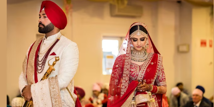 חתונה בהודו. צילום מסך מיוטיוב כלה, חתן ומרגל: בלשי החתונות של הודו