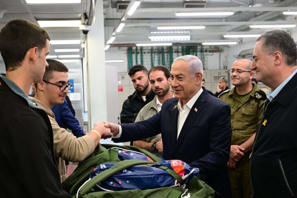 ראש המממשלה בנימין נתניהו בבקו"ם עם לוחמי שיריון. צילום: עמוס בן גרשום -לע״מ