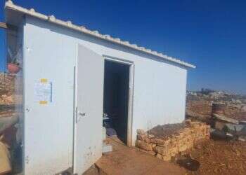 הגבעות בבנימין בכוננות: המנהל האזרחי חילק עשרות צווי פינוי