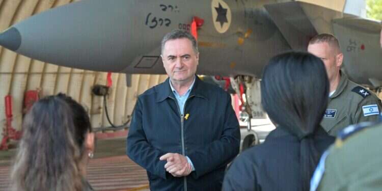 שר הביטחון: "יש סיכוי שהפעם באמת נוכל לקדם עסקת חטופים"