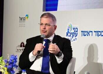 שר החינוך יואב קיש בוועידת החינוך ה-5. צילום: יוסי זליגר קיש נגד חולדאי: "פגיעה חמורה בשמירה על ניטרליות ועל מרחב בטוח לתלמידים"