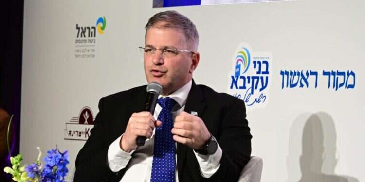 קיש נגד חולדאי: "פגיעה חמורה בשמירה על ניטרליות ועל מרחב בטוח לתלמידים"