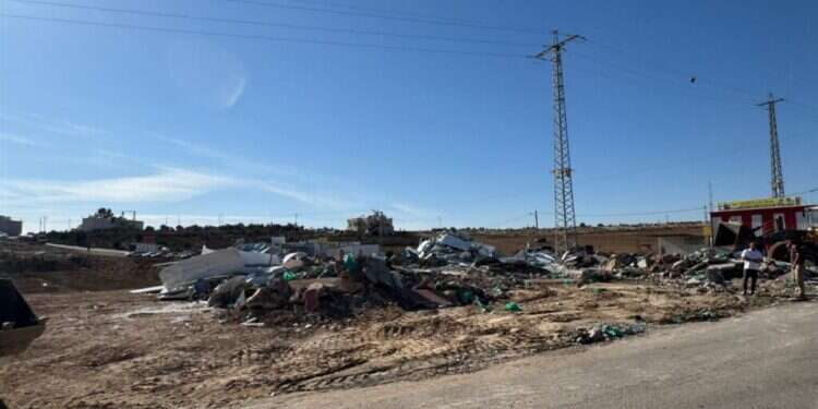 המנהל האזרחי הרס עשרות חנויות בלתי חוקיות בשוק הפיראטי