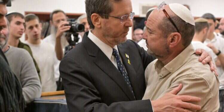 צילום: קובי גדעון/לע״מ הנשיא הרצוג השתתף באזכרת לוחם שנפל בישיבת "מעלה אליהו"