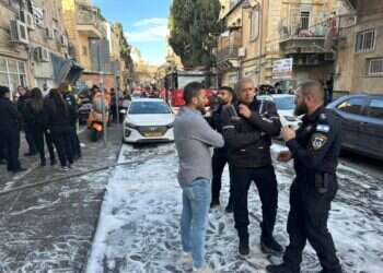 עשרות נפגעים: שריפה במבנה מגורים בירושלים