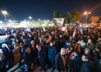 בדרישה לשחרר את הנגד ארי רוזנפלד: עצרת מחוץ לכלא איילון