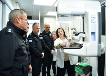 בדיקות ממגרפיה בכלא נווה תרצה. צילום: שירות בתי הסוהר "הצלת חיים – לכולן": ניידת בדיקות ממוגרפיה הגיע ל"נווה תרצה"