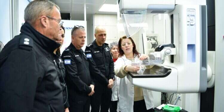 "הצלת חיים – לכולן": ניידת בדיקות ממוגרפיה הגיע ל"נווה תרצה"