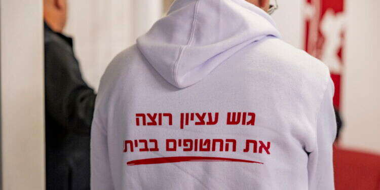 שני הציבורים שנושאים את המדינה על גבם חייבים להיפגש יותר