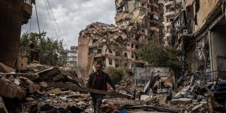 רובע הדאחייה בביירות בסוף חודש נובמבר. צילום: Ed Ram for The Washington Post 100 אלף יחידות דיור ו-8.5 מיליארד דולר: ממדי ההרס בלבנון