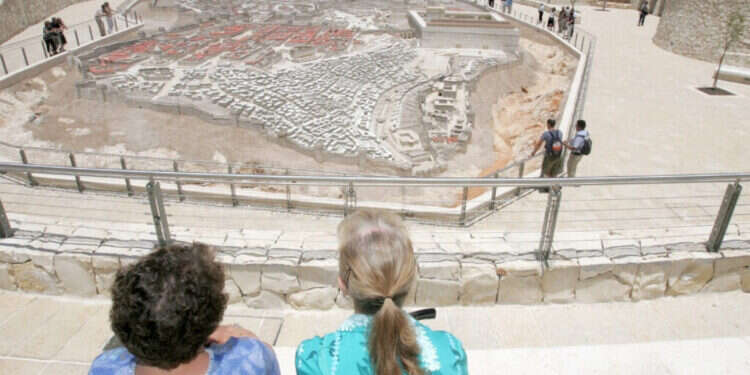 רבנים טוענים: התפיסה שהמקדש ירד מהשמיים – מקורה בנצרות