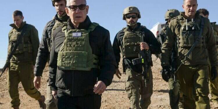 אל־ג'ולאני יכול לחכות. נתניהו בחרמון השבוע. צילום: דובר צה"ל