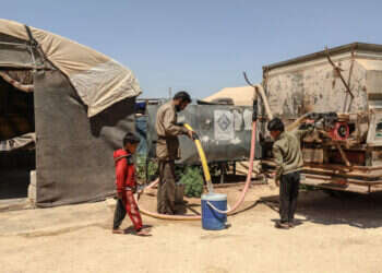 הנושא הכי מטריד בסוריה. חלוקת מים באידליב. צילום: גטי אימג'ס