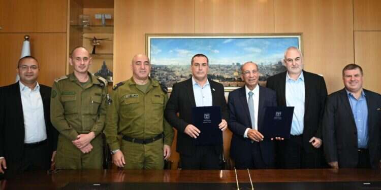 משרד הביטחון ירכוש 5 ספינות אחרי 20 שנה: משרד הביטחון רוכש 5 ספינות לחיל הים בייצור "כחול לבן"