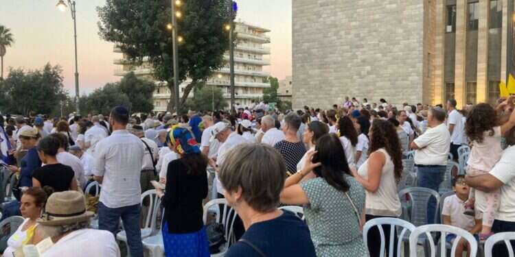 לא להפסיק לפעול. עצרת תפילה למען השבת החטופים. צילום: באדיבות צבי זוסמן לא להפסיק לפעול. עצרת תפילה לחטופים. צילום: באדיבות צבי זוסמן