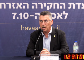 שר החוץ גדעון סער מעיד בפני ועדת החקירה האזרחית (לפני שמונה לתפקידו). צילום מסך מיוטיוב