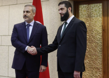 אל ג'ולאני למנהיגים לבנוניים: "סוריה לא תתערב בנעשה בלבנון"