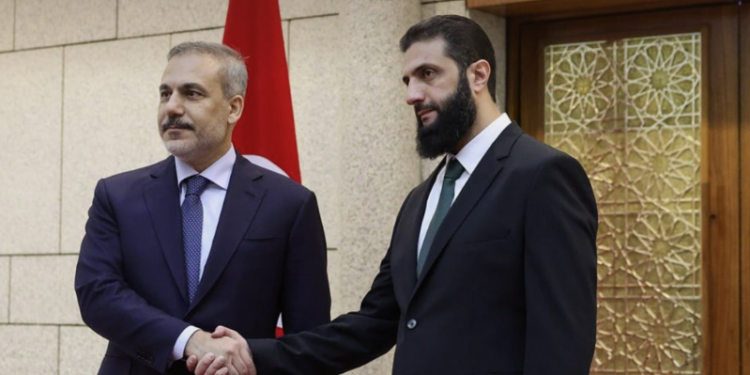 אל ג'ולאני למנהיגים לבנוניים: "סוריה לא תתערב בנעשה בלבנון"