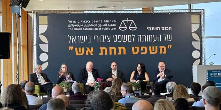 פאנל בכנס פאנל בכנס "משפט תחת אש" שהתקיים בשבוע שעבר בתל־אביב. באדיבות העמותה למשפט ציבורי בישראל