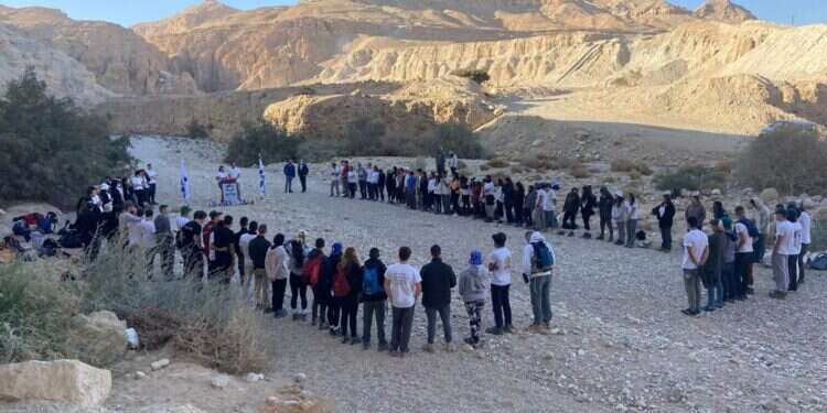 חניכי מכינה בטיול. צילום: באדיבות מועצת המכינות הקדם־צבאיות "מכינה קדם־צבאית הפכה לחלק ממסלול החיים, כמו הטיול שאחרי הצבא". חניכי מכינה בטיול. צילום: באדיבות מועצת המכינות הקדם־צבאיות