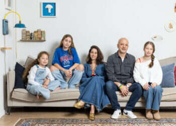 משפחת הקש־רון, רשפון. צילום: אבישג שאר־ישוב