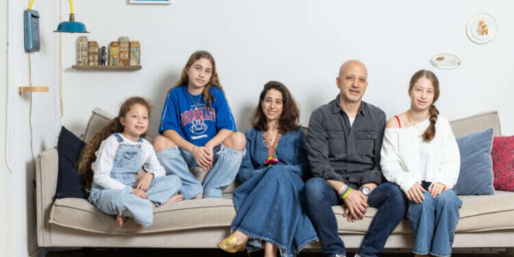 משפחת הקש־רון, רשפון. צילום: אבישג שאר־ישוב