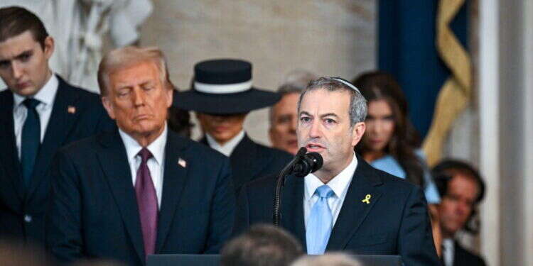 הרב ארי ברמן בהשבעת נשיא ארה הרב שבירך את טראמפ בהשבעה: "כל הכוורת שלו בעד ישראל"