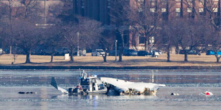התרסקות מטוס הנוסעים ליד וושינגטון: אין תקווה לאיתור ניצולים