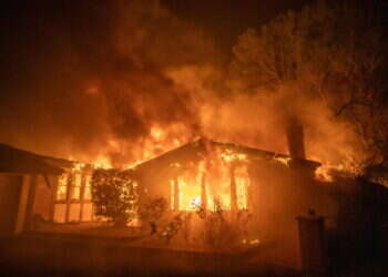 שריפת הענק בארה"ב: פאניקה ופינוי תושבים בשכונות היוקרה בלוס אנג'לס