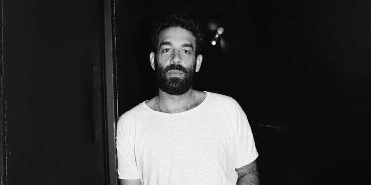 רביד פלוטניק. צילום: לינקטון רביד פלוטניק מתרגם למילים את כל מה שחווינו מאז 7 באוקטובר