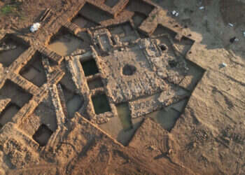 גת גדולה לייצור יין שהתגלתה באתר. צילום: אמיל אלג'ם רשות העתיקות "בָּרוּךְ אַתָּה בְּבֹאֶךָ": מנזר בן כ-1,500 שנה נחשף מצפון לקריית גת