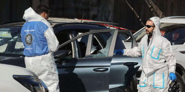 זירת הפיגוע בפונדוק. צילום: AFP לאחר הכישלונות בעזה ולבנון: איראן דוחפת את הטרור ביהודה ושומרון