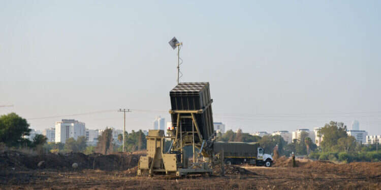 מוטיבציה מדאיגה. סוללת כיפת ברזל. צילום: בן דורי, פלאש 90 מוטיבציה מדאיגה. סוללת כיפת ברזל. צילום: בן דורי, פלאש 90