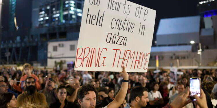 קרובים מתמיד? אין שינוי בעסקה – וגם לא בשתיקת חמאס