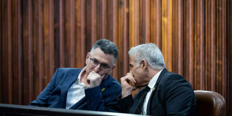 "לפיד הריקא והשרלטן": חילופי האשמות בין סער ליו"ר האופוזיציה