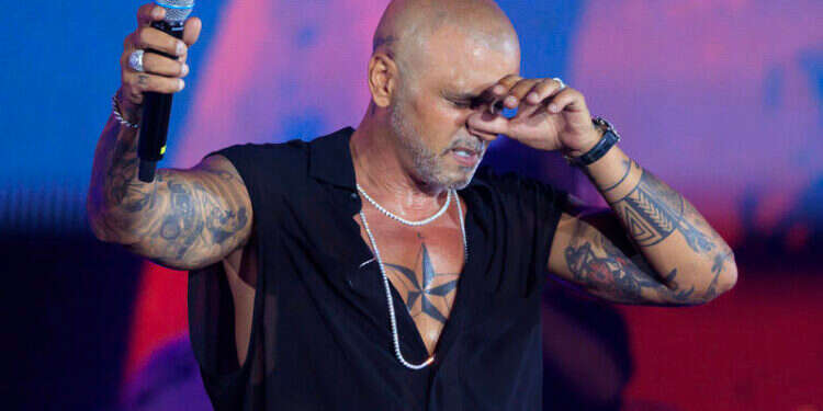 אייל גולן בהופעה באיצטדיון בלומפילד, יוני 2024. צילום: משה שי, פלאש 90 מכה נוספת לאייל גולן: מחזמר המבוסס על שיריו יבוטל