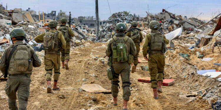 חיילים בעזה. צילום: אורן כהן, פלאש 90
 דרושה ועדה שתטלטל את המערכת. חיילים בעזה. צילום: אורן כהן, פלאש 90