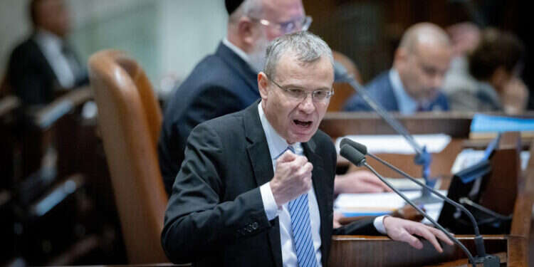 שר המשפטים יריב לוין. צילום: חיים גולדברג, פלאש 90 פרשת ניגוד העניינים: לוין דורש תשובה מהשופט עמית – עוד היום