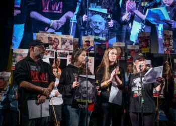 "הקולות הנשמעים בתקשורת הם לא הרוב". עצרת בכיכר החטופים. צילום: נעמה שטרן