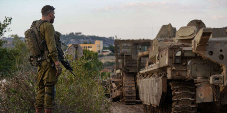 חיילי צה"ל בדרום לבנון בתחילת החודש. בדרך חזרה? צילום: אייל מרגולין, פלאש 90