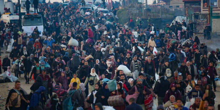 האמת מאחורי המספרים: כמה עזתים נותרו ברצועה, כמה נהרגו וכמה ברחו