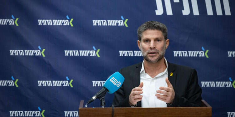 סמוטריץ': "פועל להכנת תוכנית לעידוד הגירת תושבי עזה"