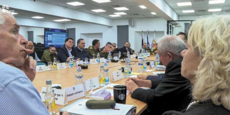 מתוך ישיבת הקבינט בפיקוד המרכז, לפני שבועיים. צילום מסך, לשכת רוה מתוך ישיבת הקבינט בפיקוד המרכז, לפני שבועיים. צילום מסך, לשכת רוה"מ