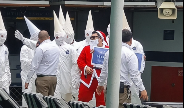 צוות הספינה מחופש ל באוסטרליה מבהירים: צוות הספינה התחפש ל"גלידות" ולא לחברי הקו קלוקס קלאן